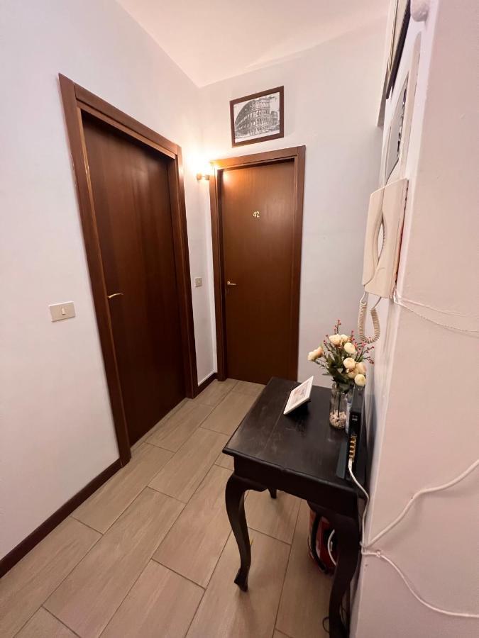 רומא Booking Inn Settembre 95 מראה חיצוני תמונה